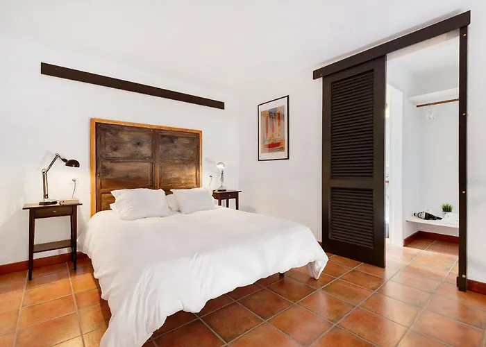 Emblematica - Nº5 Tinache בית נופש